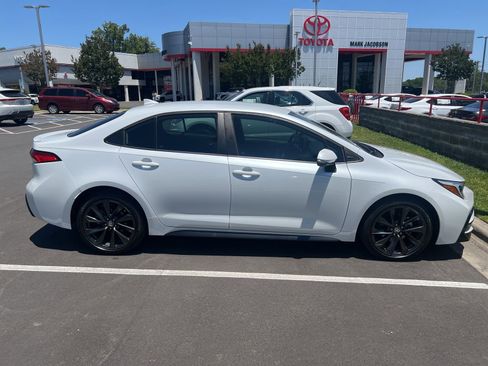 Used 2023 Toyota Corolla SE FWD image 8