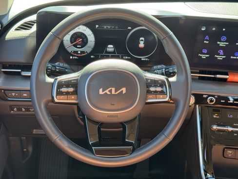 Certified 2024 Kia Carnival SX image 23