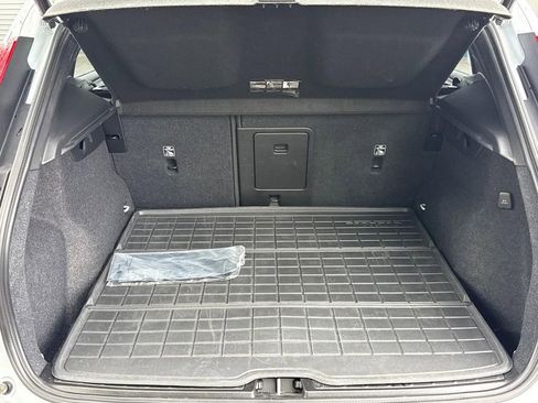 Certified 2024 Volvo XC40 B5 Ultimate w/ Protection Package Premier AWD/4WD image 4