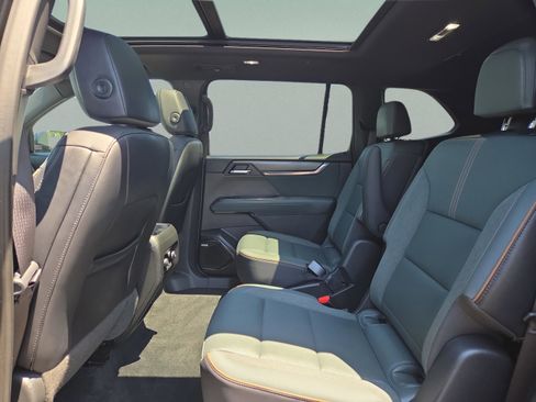 Used 2025 GMC Acadia AT4 w/ Super Cruise Package AWD/4WD image 28