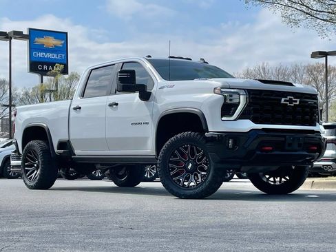 Used 2024 Chevrolet Silverado 2500 ZR2 AWD/4WD image 2