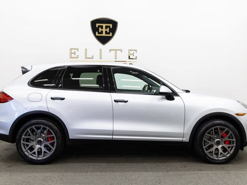 Used 2011 Porsche Cayenne Turbo AWD/4WD image 10