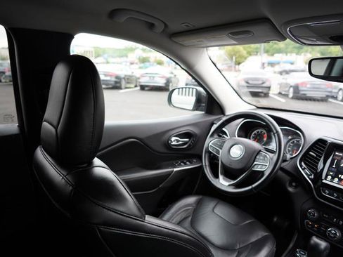 Used 2019 Jeep Cherokee Limited w/ Technology Group image 31