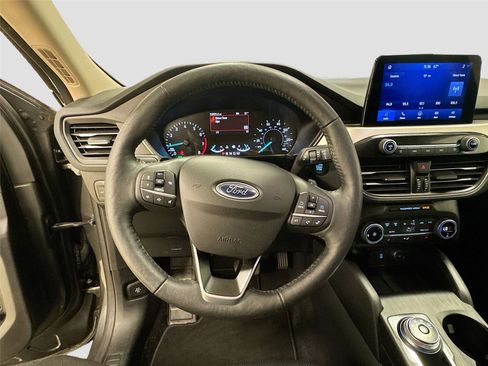 Used 2020 Ford Escape SEL image 11