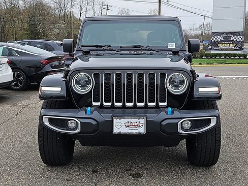 Used 2023 Jeep Wrangler Unlimited Sahara w/ Cold Weather Group AWD/4WD image 3