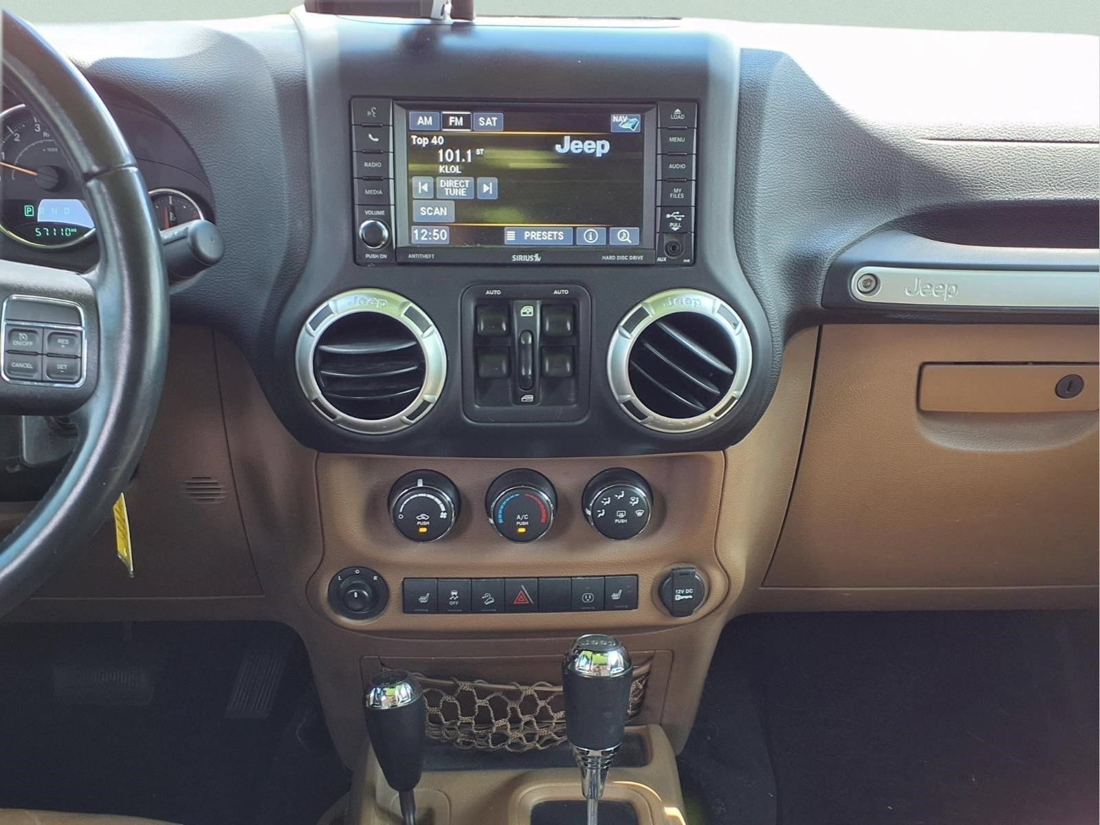 Used 2016 Jeep Wrangler Unlimited Rubicon w/ Connectivity Group AWD/4WD image 13