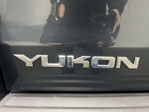 Certified 2019 GMC Yukon Denali w/ Denali Ultimate Package image 33