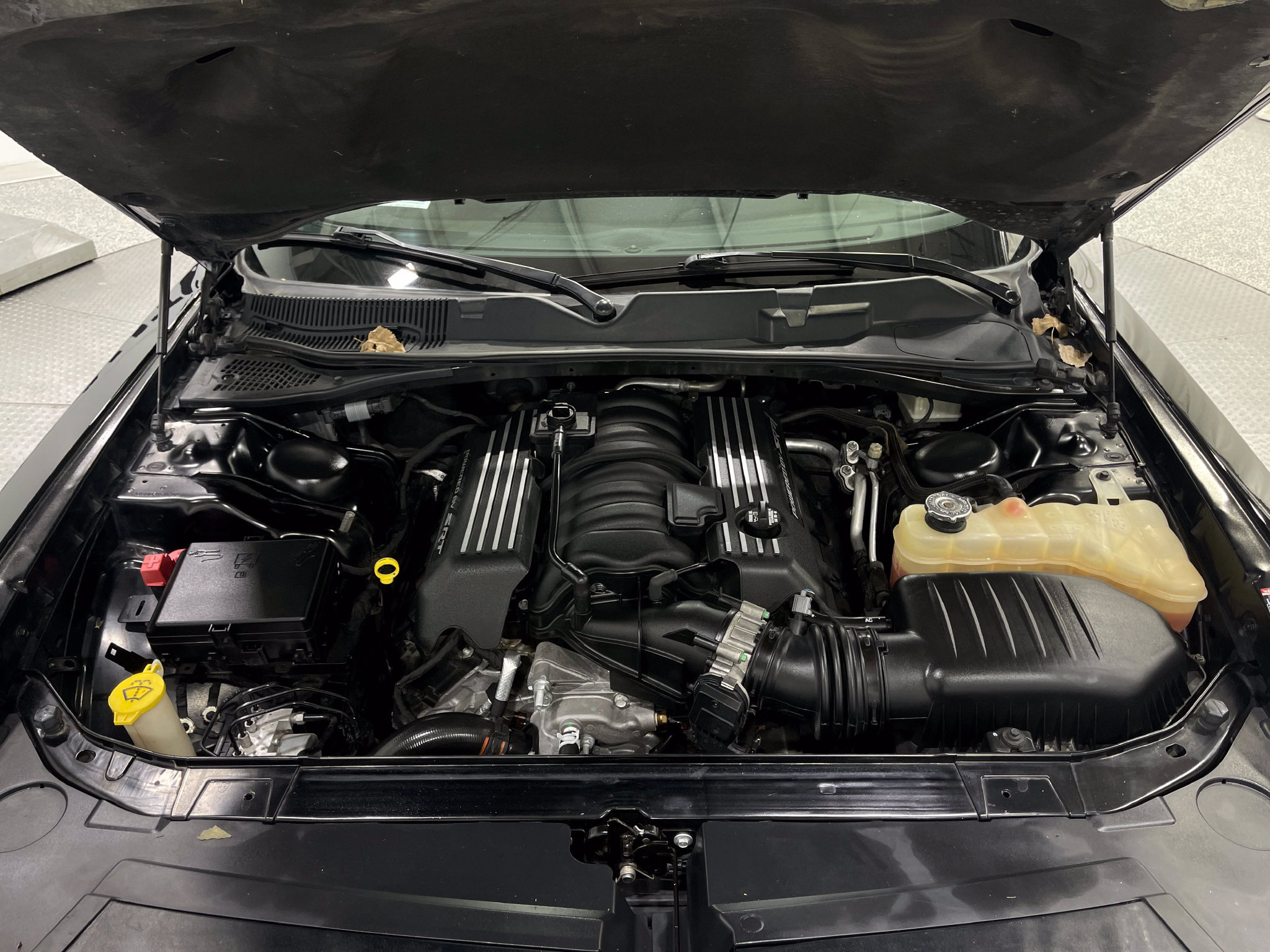 Used 2016 Dodge Challenger R/T Scat Pack w/ Leather Interior Group RWD image 26
