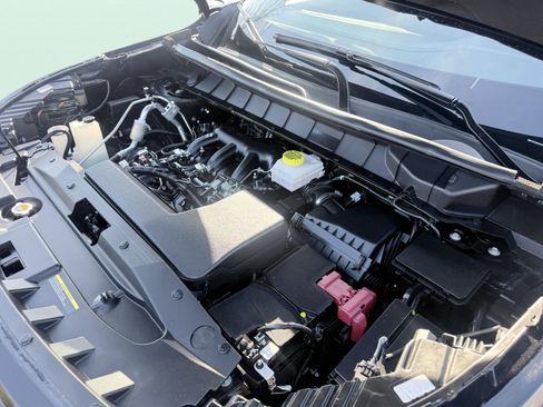 Used 2025 Nissan Pathfinder S image 17