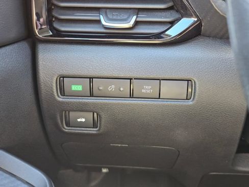 Used 2024 Nissan Sentra SV FWD image 15