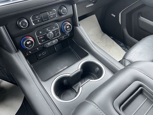 Used 2024 Chevrolet Suburban LT image 19