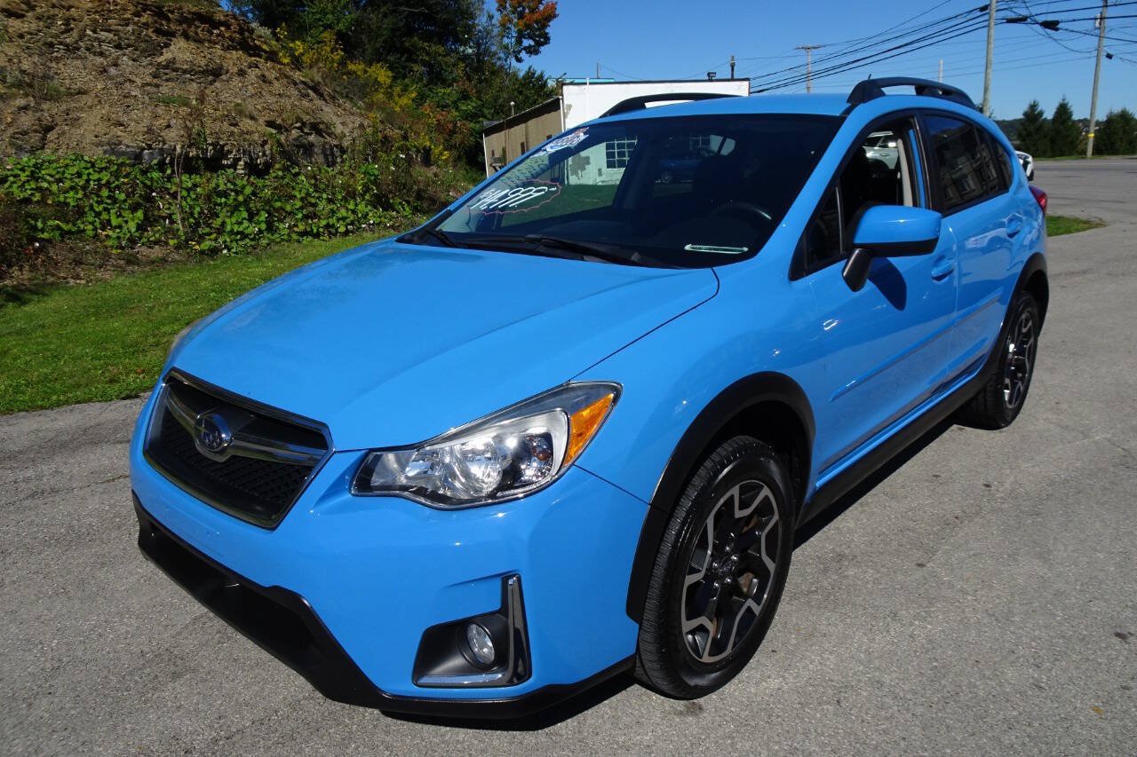 Used 2017 Subaru Crosstrek 2.0i Premium AWD/4WD image 2