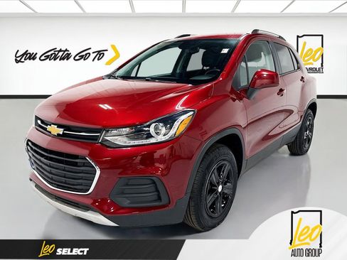 Used 2022 Chevrolet Trax LT w/ LT Convenience Package image 1
