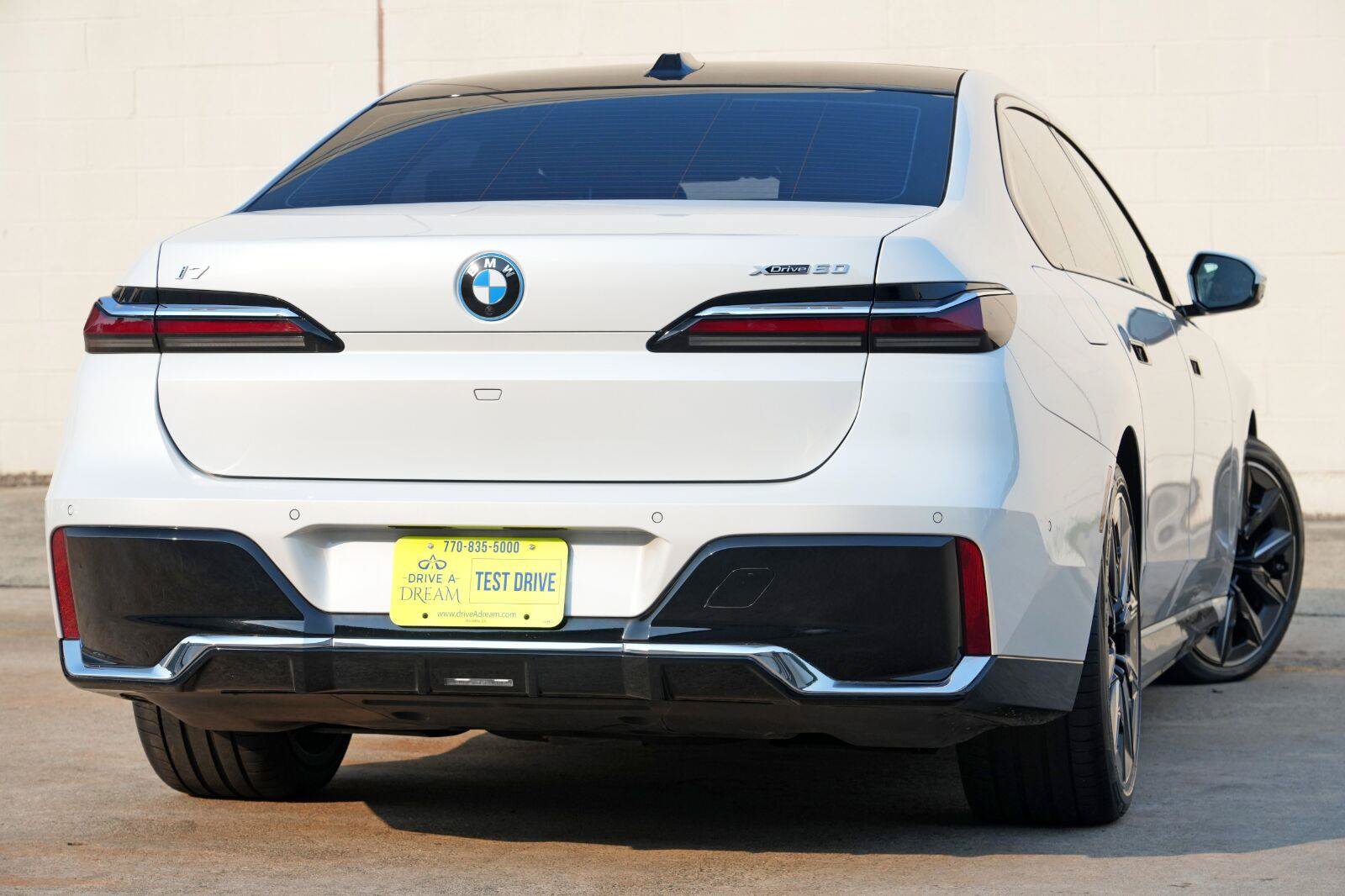 Used 2023 BMW i7 xDrive60 w/ Executive Package 2 AWD/4WD image 5