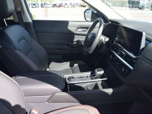 New 2026 Nissan Pathfinder Platinum AWD/4WD image 18