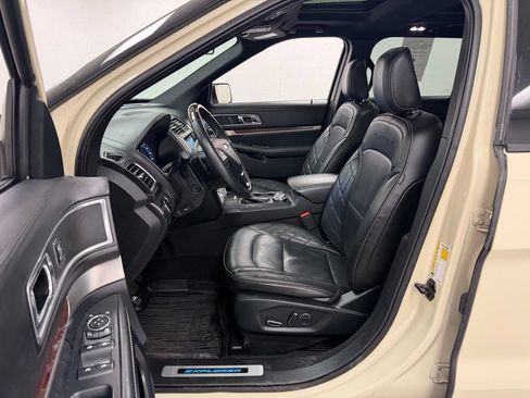 Used 2018 Ford Explorer Platinum AWD/4WD image 22