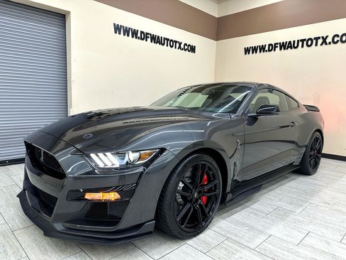 Used 2020 Ford Mustang Shelby GT500 w/ Technology Package image 2