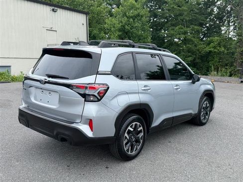 Used 2025 Subaru Forester Premium AWD/4WD image 9