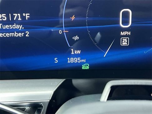 Used 2026 Cadillac Lyriq Premium Luxury image 12