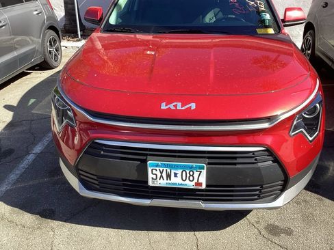 Used 2025 Kia Niro LX FWD image 2