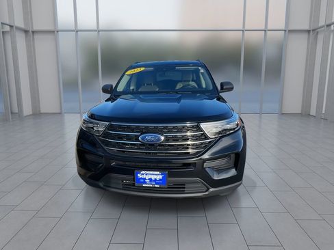 Used 2023 Ford Explorer XLT image 3
