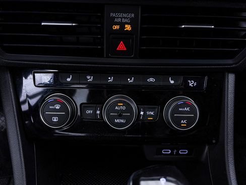 Used 2023 Volkswagen Jetta SE w/ Panoramic Sunroof Package FWD image 22