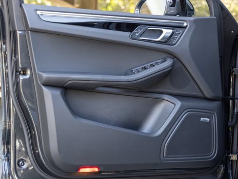 Certified 2026 Porsche Macan AWD/4WD image 25