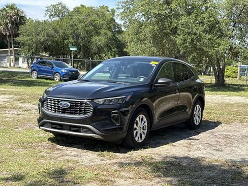 Certified 2023 Ford Escape Active FWD image 2