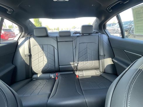 Used 2024 BMW i5 eDrive40i image 22