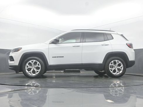 Used 2024 Jeep Compass Latitude AWD/4WD image 49