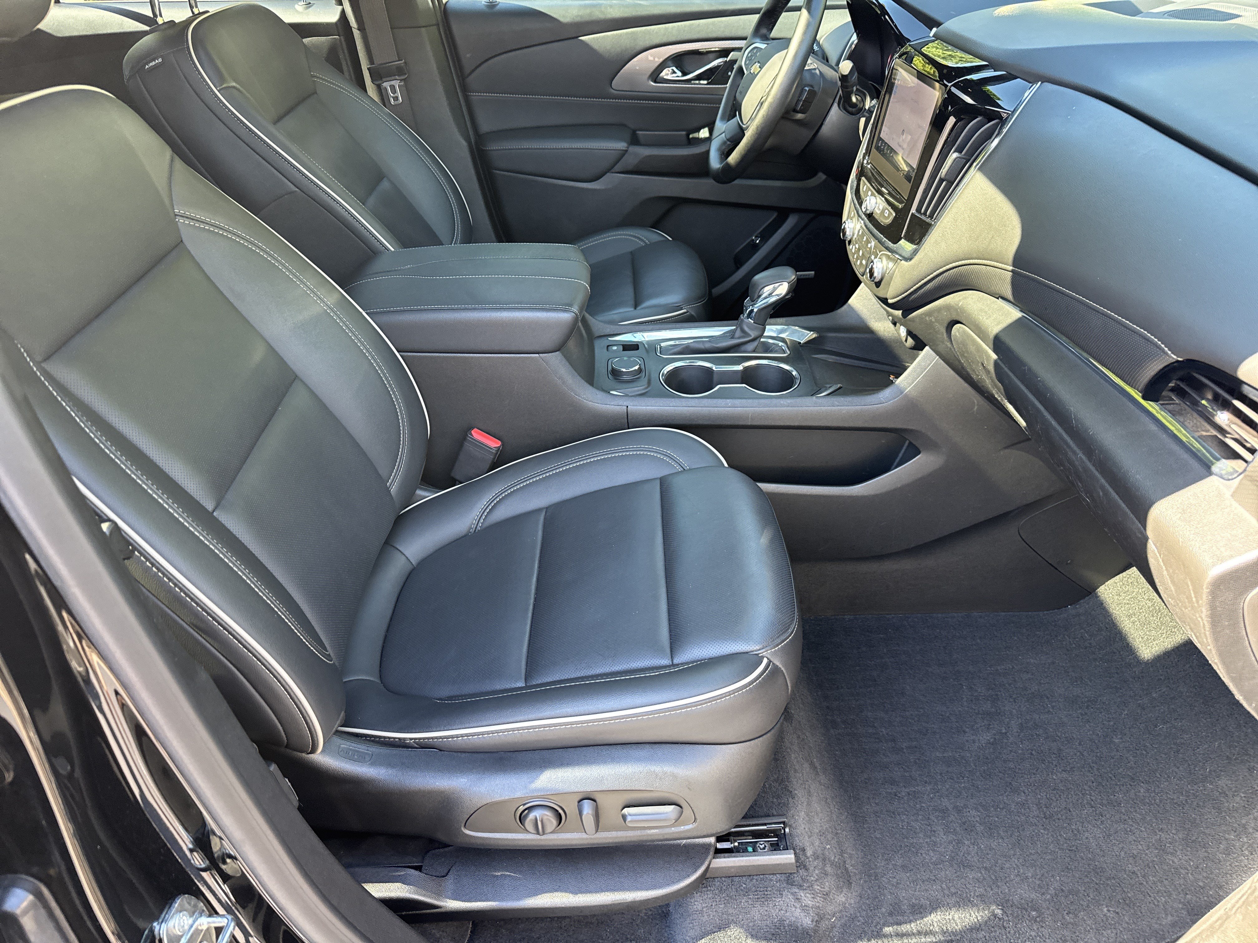 Certified 2023 Chevrolet Traverse Premier FWD image 12