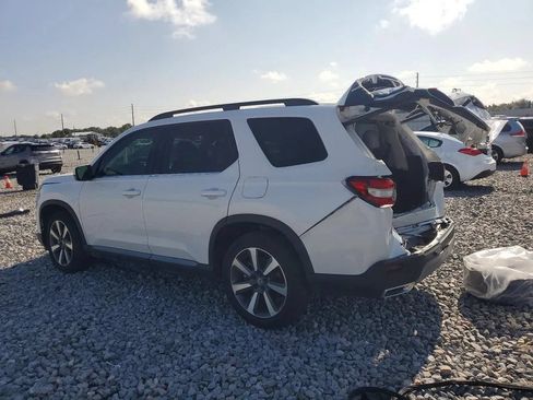 Used 2025 Honda Pilot Touring image 4