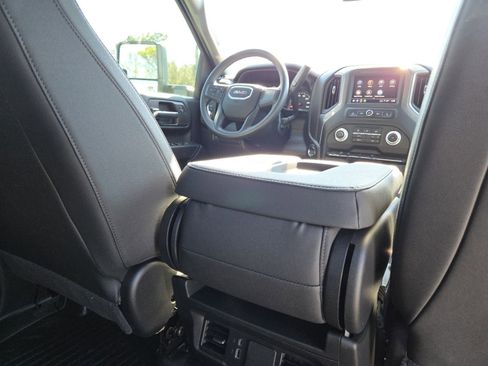 New 2026 GMC Sierra 3500 Pro w/ Convenience Package image 25
