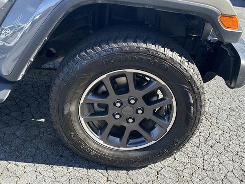 Used 2020 Jeep Gladiator Overland w/ Trailer Tow Package image 15