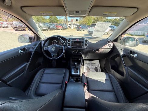 Used 2011 Volkswagen Tiguan SE image 10