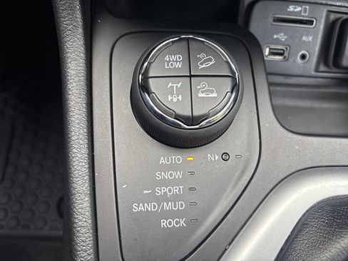 Used 2018 Jeep Cherokee Trailhawk w/ Comfort/Convenience Group image 22