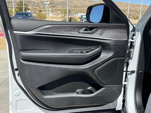 New 2025 Jeep Grand Cherokee L Limited w/ Black Appearance Package image 28