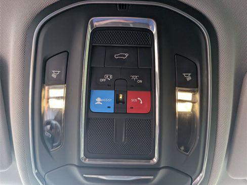 Used 2022 Jeep Grand Cherokee L Limited AWD/4WD image 22