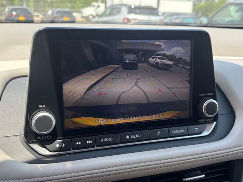Used 2025 Nissan Rogue SV FWD image 26