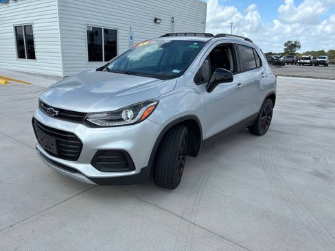 Used 2020 Chevrolet Trax LT w/ Sun & Sound Package FWD image 7