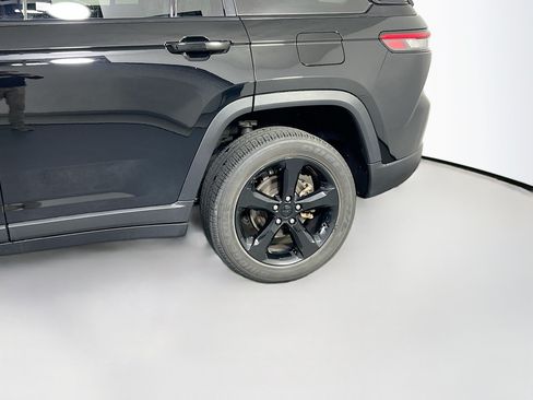 Used 2023 Jeep Grand Cherokee Altitude AWD/4WD image 30