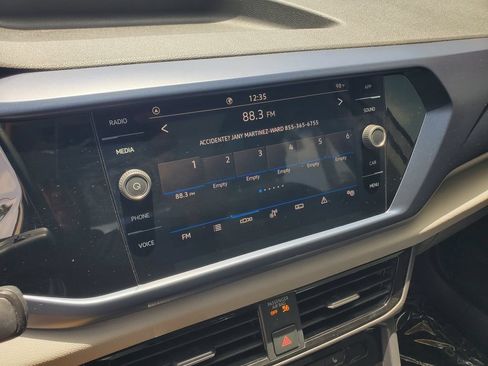 Used 2023 Volkswagen Taos SE w/ Panoramic Sunroof Package FWD image 27