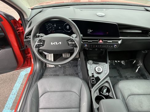 Used 2023 Kia Niro Wave w/ Wave Preserve Package FWD image 11