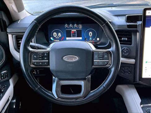 Certified 2023 Ford Expedition Platinum image 5