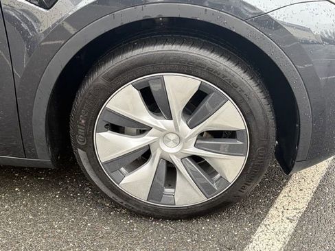 Used 2024 Tesla Model Y Long Range image 12