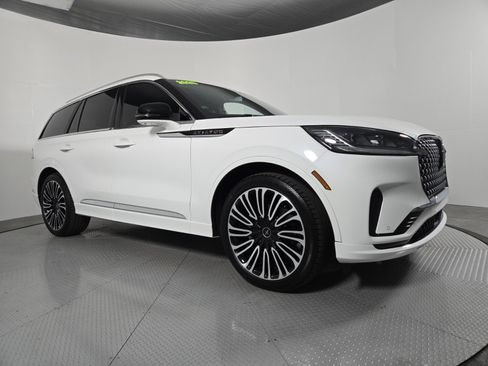 Certified 2025 Lincoln Aviator Black Label image 2