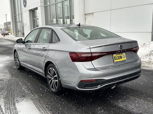 Certified 2025 Volkswagen Jetta SE image 4