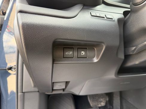 Certified 2025 Toyota Crown Signia image 12