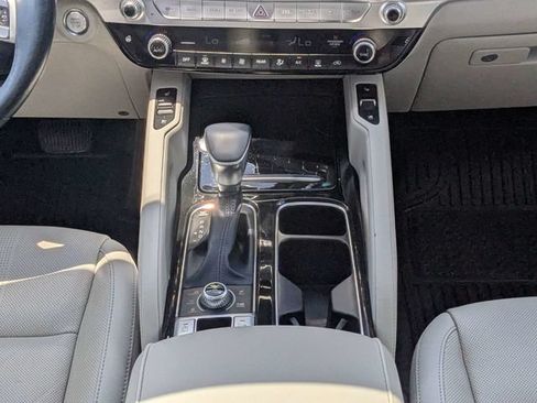 Used 2022 Kia Telluride SX w/ Towing Package FWD image 19