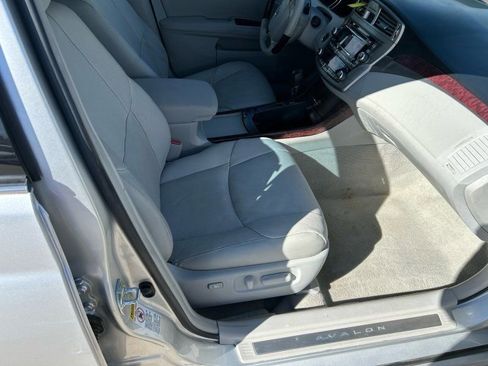 Used 2011 Toyota Avalon Limited image 12